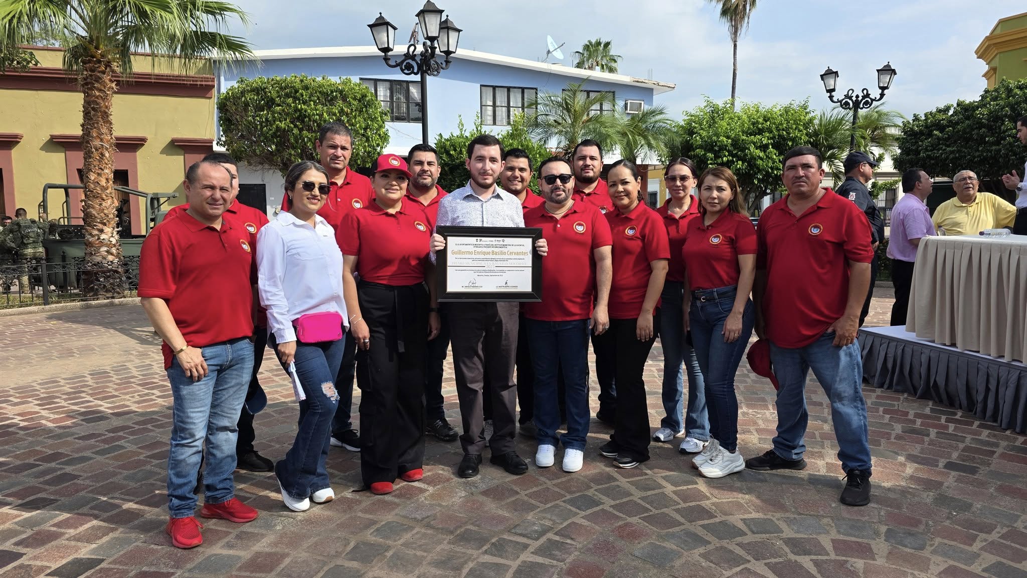 Acto cívico y Premio a la Juventud en la Plaza Municipal Los Tres Grandes